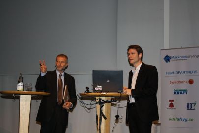 Jerker Jacobsson (right) moderated the Ambassador’s lecture