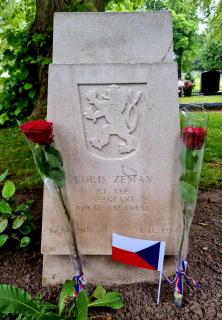 Hrob na hřbitově Dalston Road Cemetery v Carlisle navštíven 16. června 2021