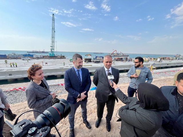 pan velvyslanec Štěpánek v tehdy ještě rozestavěném přístavu Grand Port of Faw na počátku roku 2024