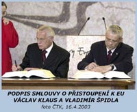 Podpis smlouvy o přistoupení k EU: Klaus a Špidla 16.4.2003, foto ČTK