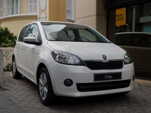 ŠKODA Citigo μπροστά από το Επιμελητήριο
