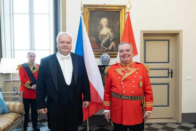 velvyslanec ČR při Suverénním řádu maltézských rytířů Pavel Svoboda s velmistrem Řádu princem Fra´ Johnem T. Dunlapem