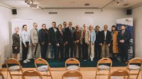 Skupinové foto s velvyslanecem a účastníky workshopu
