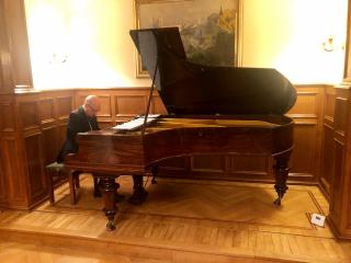 Piano concert by William Howard