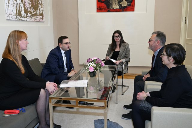 Minister Lipavský Met the New President of Radio Free Europe and the Journalism Scholarship Fellows