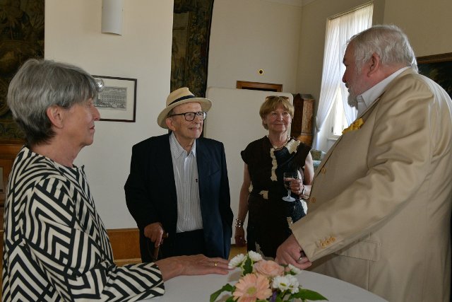 Minister Lipavský Presented the 2025 Gratias Agit Award to Jitka and Jiří Pallas
