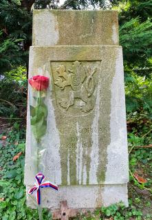 Hrob na hřbitově Ramsey Parkeston Cemetery navštíven 10. září 2020