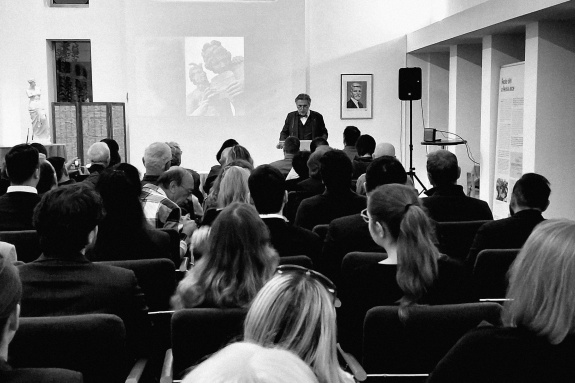 Velvyslanec ČR v Athénách Ivo Šilhavý zahajuje večer věnovaný české archeologii