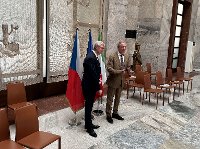 Vydání Relazioni Internazionali di Tribuna Politica ed Economica věnované ČR
