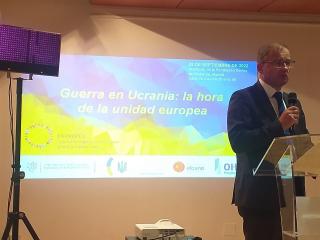 Palabra del embajador checo Ivan Jančárek durante el seminario. 