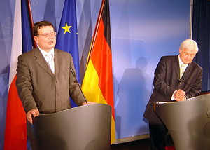 Minister Vondra und Steinmeier bei der Pressekonferenz