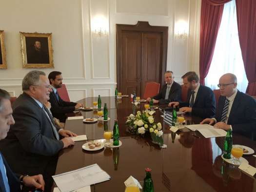 Ο Έλληνας ΥΠΕΞ έγινε δεκτός από τον Πρωθυπουργό της Τσεχίας Bohuslav Sobotka