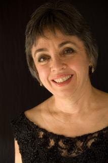 A renomada pianista Alda de Mattos de Brasília acompanhará a Mezzosoprano tcheca Edita Randová nos concertos em 12 e 13 de junho de 2015 