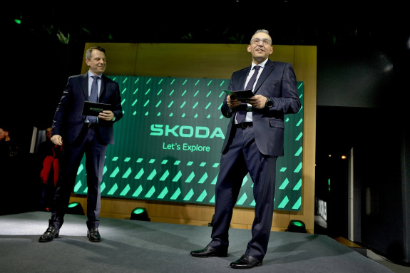 Οι CEO της Kosmocar Γιάννης Εμιρτζάς (αριστερά) και της Karenta Ευάγγελος Καλογηράτος