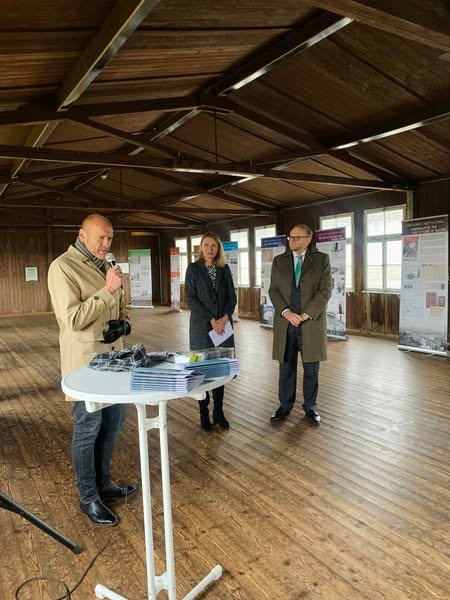 „Der Krieg ist vorbei. Niemals vergessen!“ – Ausstellung in Mauthausen würdigt Widerstand der Wiener Tschechen