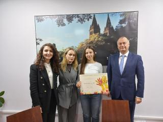 Předání diplomů Mezinárodní dětské výtvarné soutěže Lidice