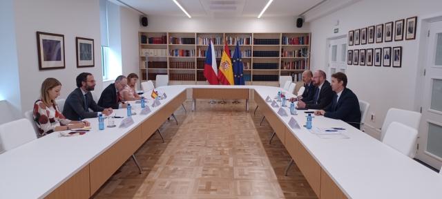 En el Ministerio de Asuntos Exteriores, UE y Cooperación 