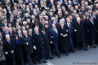 Premiér B. Sobotka a ministr L. Zaorálek uctili pochodem v Paříži oběti teroristických útoků.