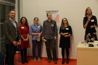 Konference pod stromeček
