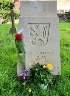 Hrob Josefa Gutvalda na hřbitově Catterick Military Cemetery