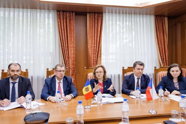 1 Secretara de stat Carolina Perebinos și delegația moldovenească