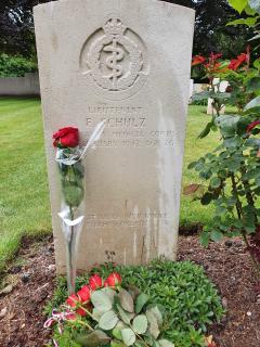 Hrob F. Schulze na hřbitově Hull Northern Cemetery