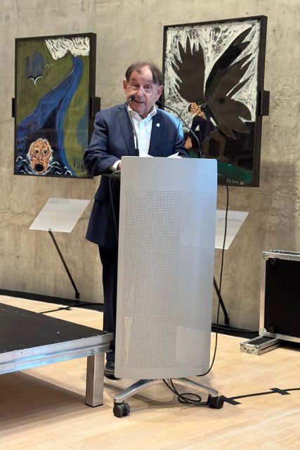 Velvyslanec a dlouholetý ředitel Knihovny Václava Havla pan Michael Žantovský.