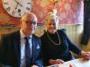 S paní Prudence Goodwin, pamětnicí a organizátorkou společenského života ve vesnici Wingrave (v restauraci Royal Oak v Aston Abbotts)