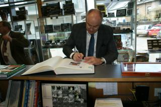 Signature dans le Livre d´Or  