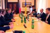 Ministr Lubomír Zaorálek a předseda vlády Ukrajiny Arsenij Jaceňuk