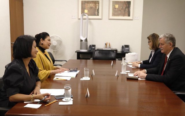 Subsecretaria María Teresa Mercado recibió al Embajador Zdeněk Kubánek