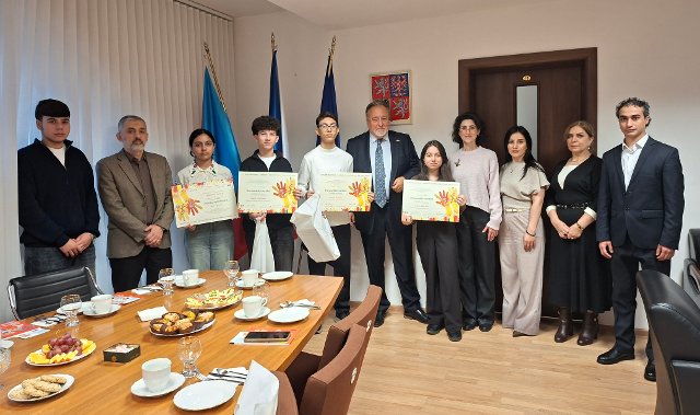 Participants with Ambassador Sedláček