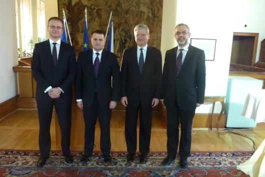 Náměstek Jiří Schneider, náměstek ministra zahraničí Polska Bogusław Winid, náměstek ministra obrany Polska Robert Kupiecki, náměstek ministra obrany Daniel Koštoval