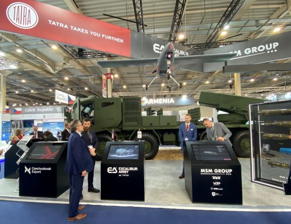 Společnost Czechoslovak Group zastupovaly na veletrhu Czechoslovak Export, Excalibur Army, MSM Group a Tatra Export