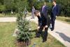 Minister Zaorálek plants a Czech tree at the Memorial to the victims of Armenian Genocide in Yerevan