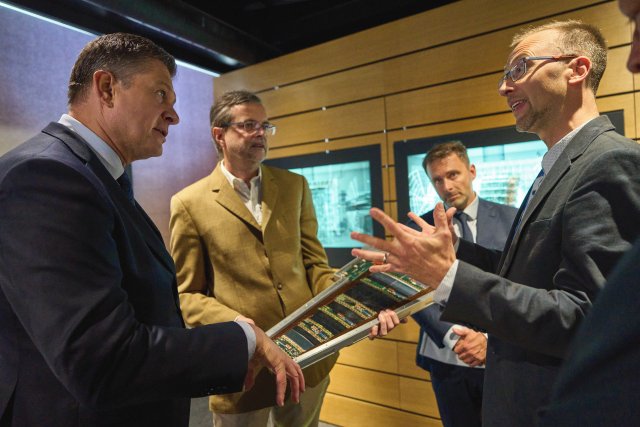 Velvyslanec Bern se zaměstnanci CERN
