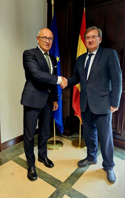 Reunión del embajador con el secretario de Estado Fernando M. López