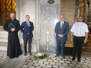 otec Zdeněk Gibiec, velvyslanec ČR v Itálii Petr Buriánek, velvyslanec ČR při Svatém stolci Pavel Vošalík a rektor Papežské koleje Nepomucenum Petr Šikula 