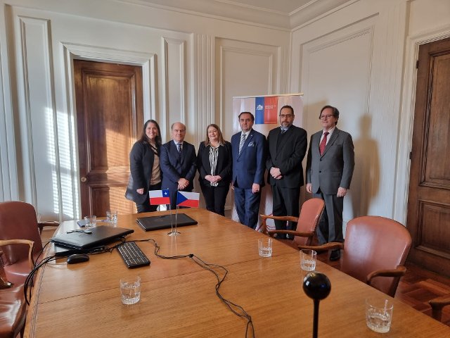 Firma e intercambio de cartas del proyecto de reconstrucción