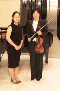 Ms. Chiaki Yamazaki (violin) and Ms. Noriko Kitada (piano)