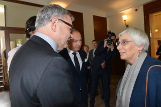 Ministr Lubomír Zaorálek, velvyslanec Libor Sečka a Anna Lowensteinová 