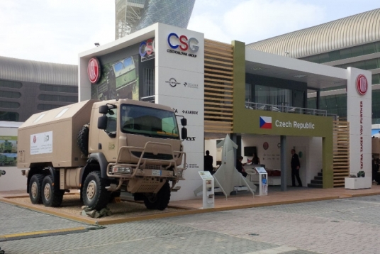 Stánek Czechoslovak Group s vozidlem Tatra 6x6