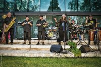 Sto zvířat – koncert v zahradě české ambasády (concert dans le jardin de l’Ambassade tchèque)
