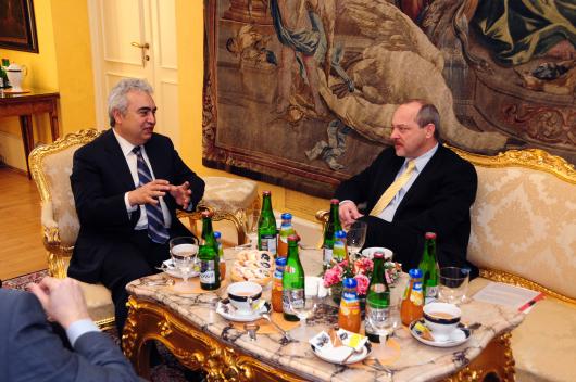 Náměstek Tomáš Dub a hlavní ekonom Mezinárodní energetické agentury (IEA) Fatih Birol