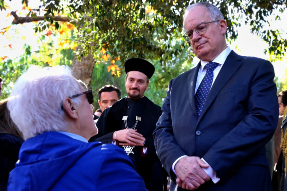 Řecký prezident pohovořil s přítomnými pamětníky,  kteří přežili utrpení koncentračních táborů 