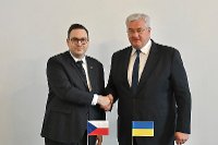 „Česká podpora Ukrajině bude pokračovat,“ ujistil ministr Lipavský ukrajinského ministra zahraničních věcí Sybihu