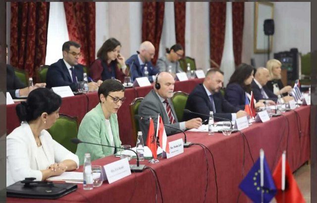 Setkání „Přátel západního Balkánu“ v albánském parlamentu