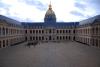 Cérémonie à l’Hôtel national des Invalides / Ceremonie na čestném nádvoří pařížské Invalidovny.