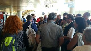 Son Excellence Monsieur Petr Drulák et les exposants tchèques. 
