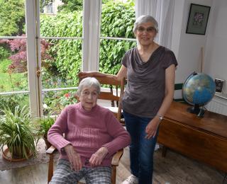 Nettie Lowensteinová s dcerou Annou v jejich londýnském domě